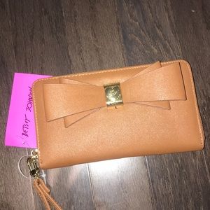 Betsey Johnson tan bow wallet